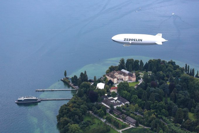 Zeppelin über der Mainau - © Michael Häfner